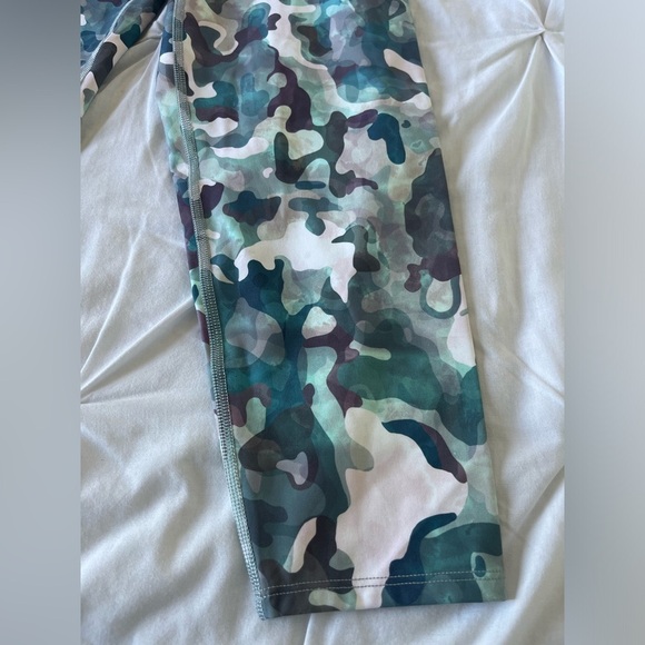 NWT SPANX Active Printed 7/8 Colorful Camo Print
Leggings SIZE XL - Picture 6 of 9